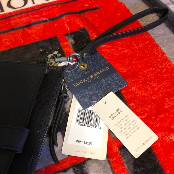❗️SOLD❗️NWT Lucky Brand Black Leather wristlet - Picture 8 of 8